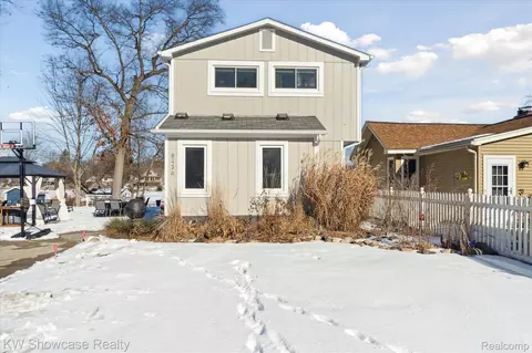 8436 Cascade St, Commerce Township, MI 48382