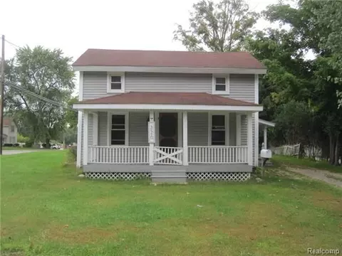 320 Dean St, Milford, MI 48381