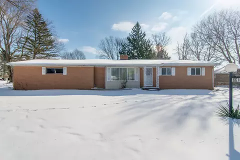 6616 Garden Dr, Mount Morris, MI 48458