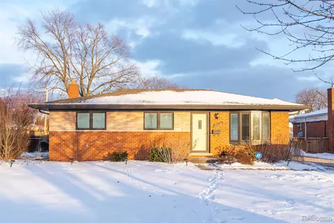 29832 Merrick Ave, Warren, MI 48092