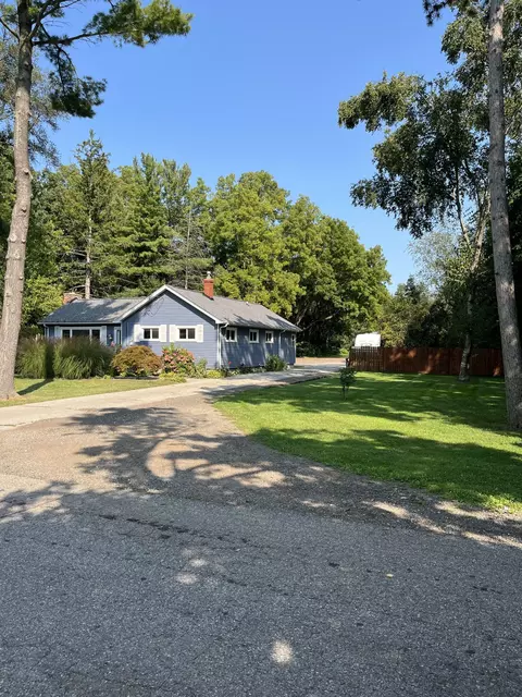 2780 Grandview Blvd, Waterford, MI 48329