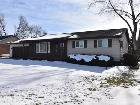 2515 N Long Lake Rd, Fenton, MI 48430