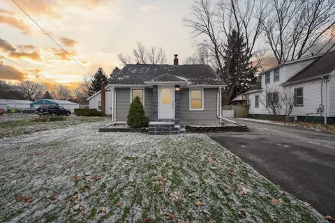 3166 Caroline St, Auburn Hills, MI 48326