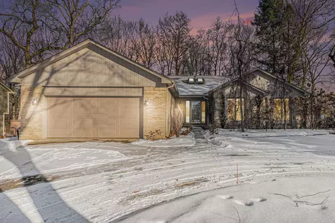 5976 Snow Apple Dr, Independence, MI 48346