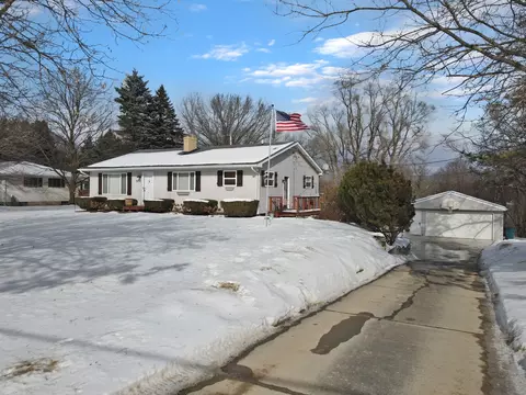 10438 Bigelow Rd, Springfield, MI 48350