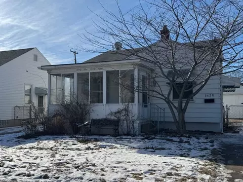 3528 21st St, Wyandotte, MI 48192