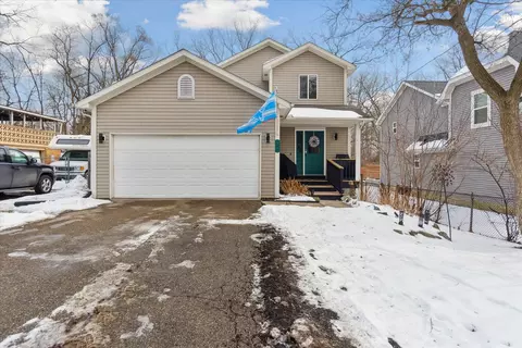 455 S Winding Dr, Waterford, MI 48328