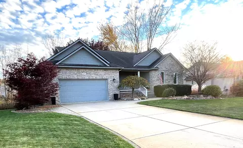 2503 Golfview Cir, Fenton, MI 48430