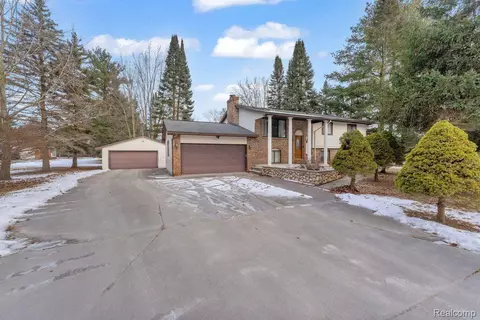 9949 Bemis Rd, Ypsilanti, MI 48197