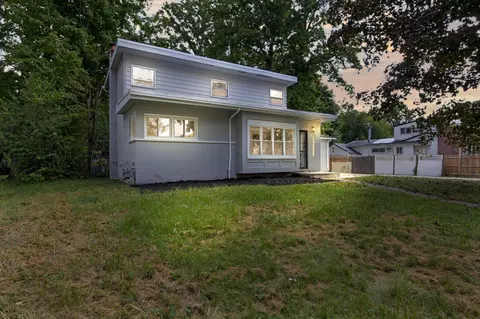 18200 Five Points St, Redford, MI 48240