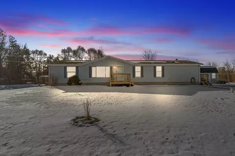 7012 Arcadia Dr, Mount Morris, MI 48458