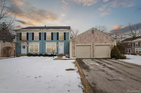 1254 Kings Cove Dr 58 Dr, Rochester Hills, MI 48306