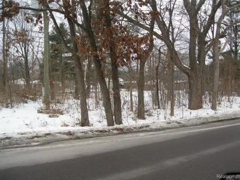 0000 Oakguard Cor, White Lake, MI 48383