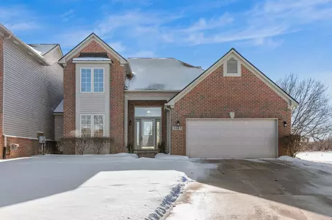 3185 Lacosta Crt Ct, Commerce, MI 48382