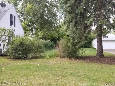 413 N Silvery Ln, Dearborn, MI 48128
