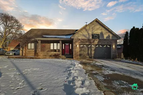 2959 Lafayette Dr, Trenton, MI 48183