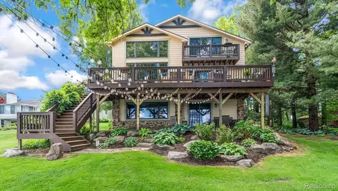 3654 Woodland Dr, Metamora, MI 48455