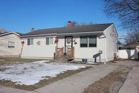 31723 Sweetbriar Dr, Rockwood, MI 48173