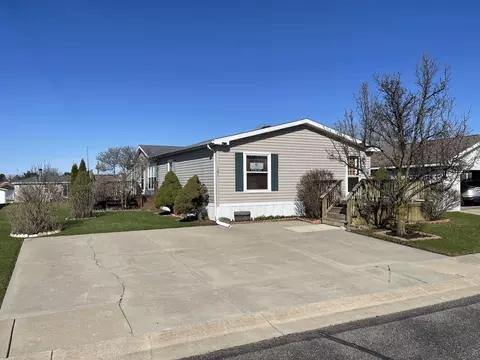 101 Ashley Cir, Swartz Creek, MI 48473