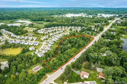 2436 Ortonville Rd, Brandon, MI 48462