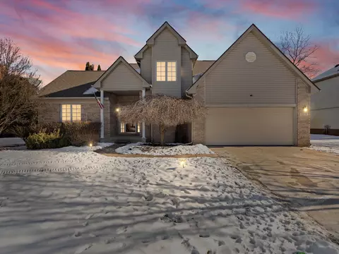 7976 Turnberry Dr, Northfield, MI 48189