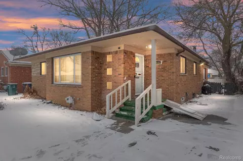 24081 Morton St, Oak Park, MI 48237