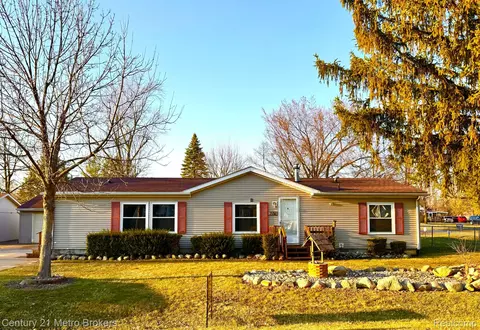 2275 Bradford Dr, Grand Blanc, MI 48439