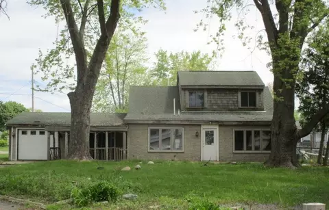 124 Roselawn St, Algonac, MI 48001