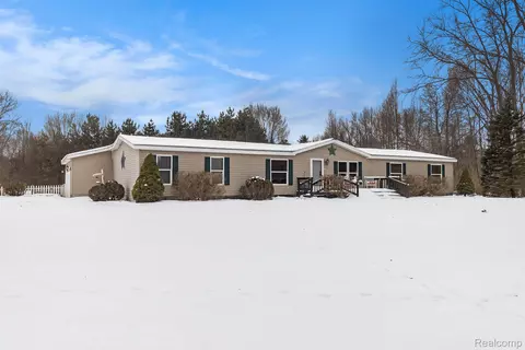 2400 Rossman Rd, Caro, MI 48723