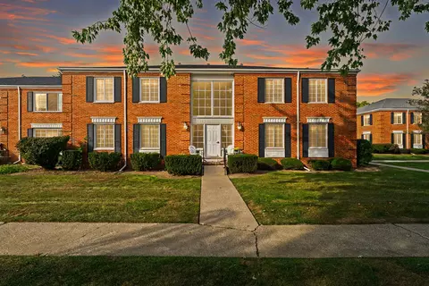 676 E Fox Hills Dr, Bloomfield Hills, MI 48304