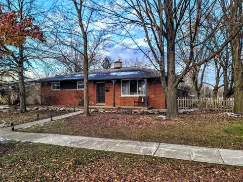 1179 Outer Dr, Fenton, MI 48430