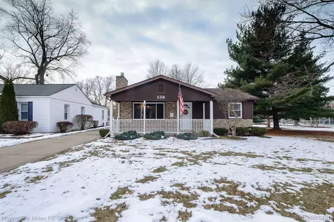 138 Clarence St, Belleville, MI 48111