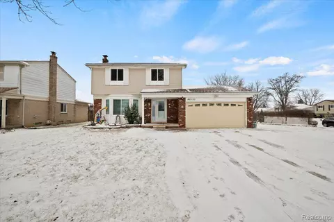 40151 Kristen Dr, Sterling Heights, MI 48310