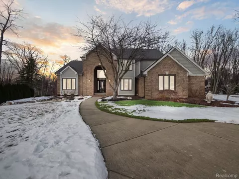 4225 Augusta Crt Ct, Genoa, MI 48843