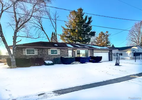 3930 Studor Rd, Saginaw, MI 48601