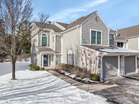 2090 Eagle Pointe Dr, Bloomfield Hills, MI 48304