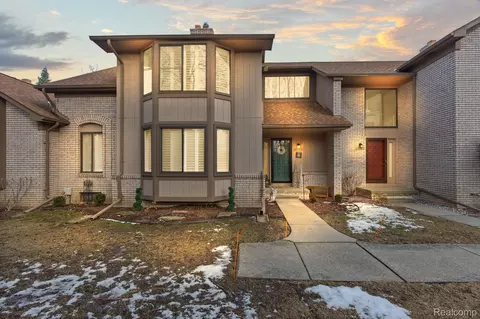 20485 Villa Grande Cir, Clinton Township, MI 48038