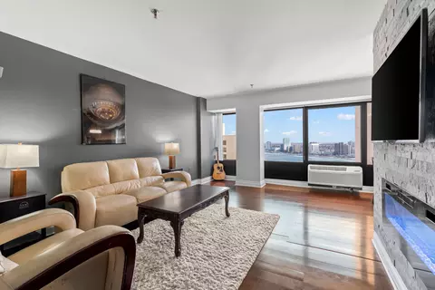 300 Riverfront Dr #27C, Detroit, MI 48226