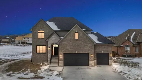 54031 Carrigan Dr, New Baltimore, MI 48047