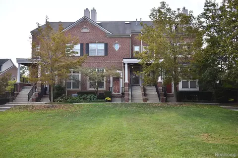 16926 Farmington Rd 91 9 Rd #91, Livonia, MI 48154