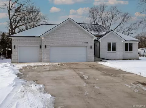 26700 Ponchartrain St, Harrison, MI 48045
