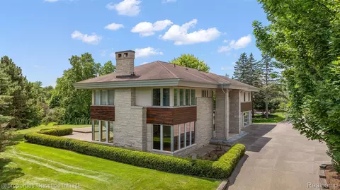 155 Endicott Rd, Bloomfield Hills, MI 48304