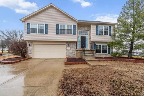 39082 Commons Dr, Romulus, MI 48174