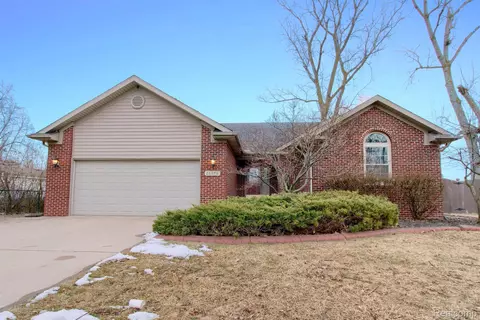 26973 Reaume St, Woodhaven, MI 48183