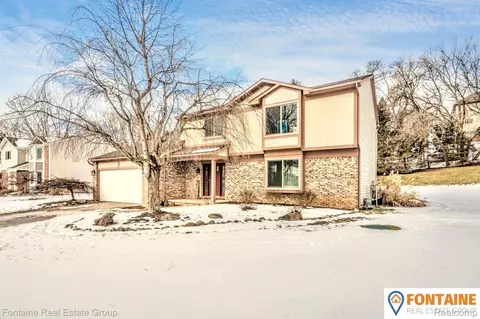8742 Williamsport Dr, White Lake, MI 48386
