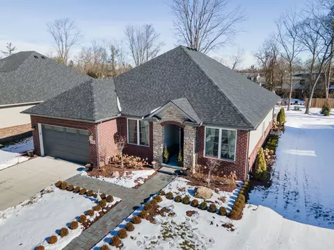 9620 White Pine Ct, Plymouth, MI 48170