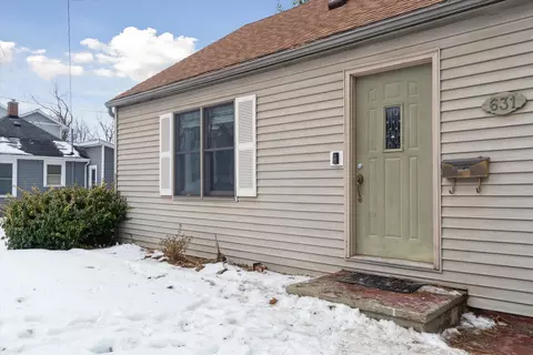 631 N Hagadorn Rd, East Lansing, MI 48823