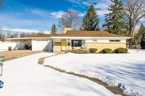241 Grant St, Grand Blanc, MI 48439