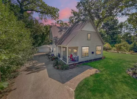1469 Sugden Lake Rd, White Lake, MI 48386