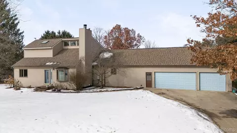 12130 Raelyn Hills Dr, Perry, MI 48872